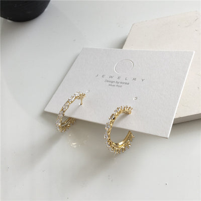 Exquisite and simple stud earrings women