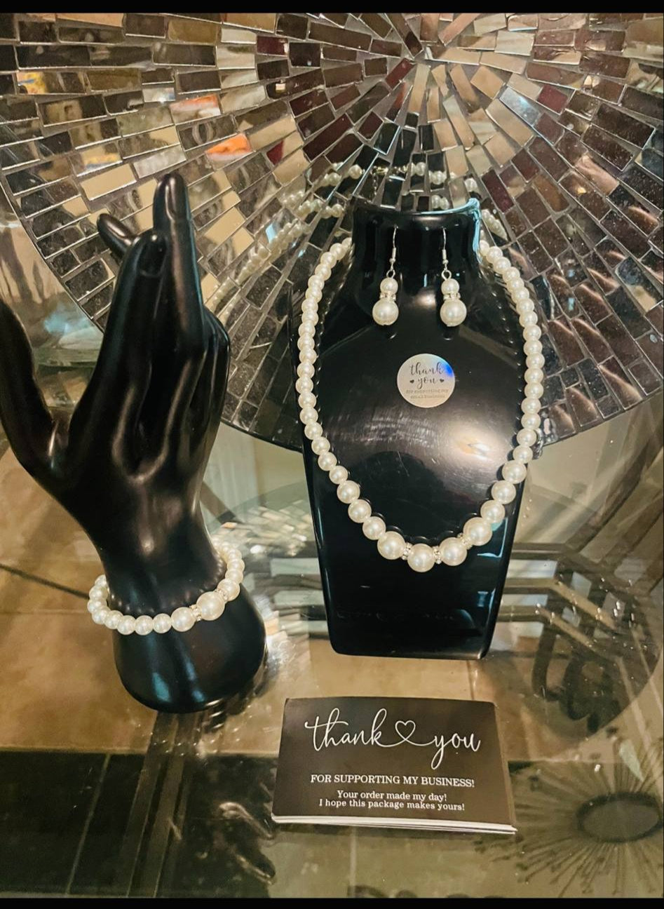 Pearl necklace set - 3 pieces (necklace, bracelet and earrings)