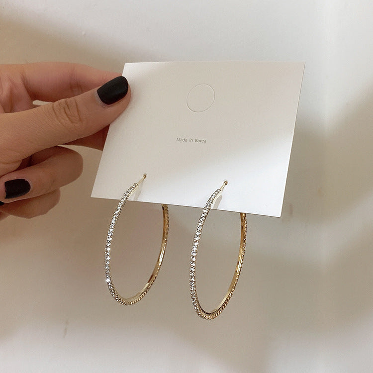 Exquisite and simple stud earrings women