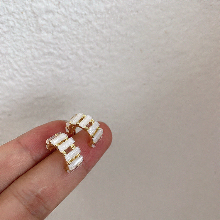Exquisite and simple stud earrings women