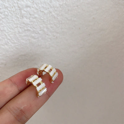 Exquisite and simple stud earrings women