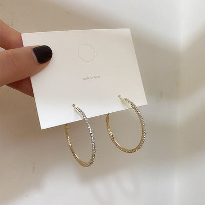 Exquisite and simple stud earrings women