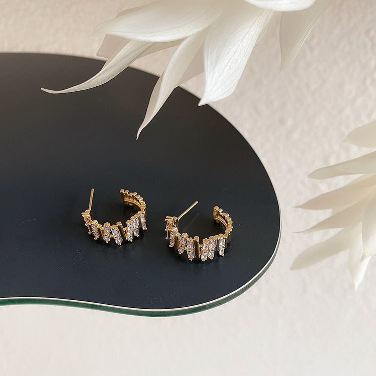 Exquisite and simple stud earrings women