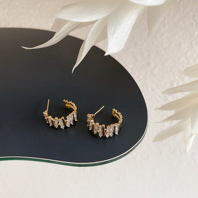 Exquisite and simple stud earrings women