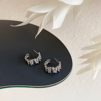 Exquisite and simple stud earrings women