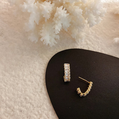 Exquisite and simple stud earrings women